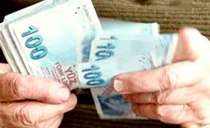 AKP'nin eklemek istediği madde milyonların beklediği zammı erteledi