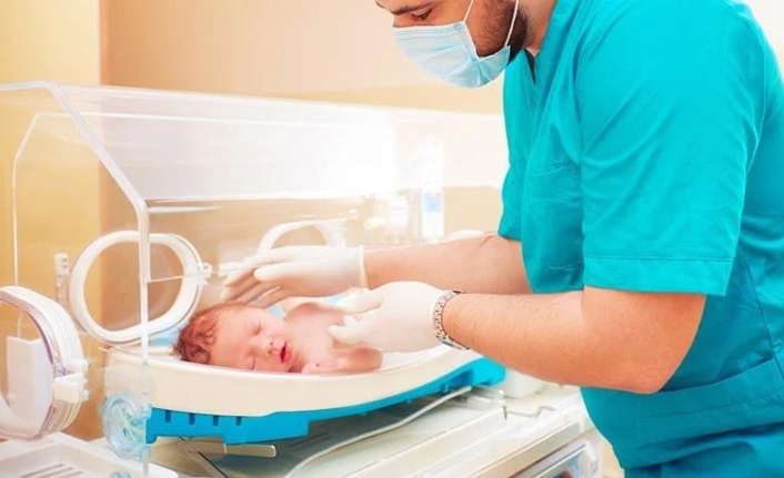 3 haftalık bebek koronavirüs nedeniyle yaşamını yitirdi