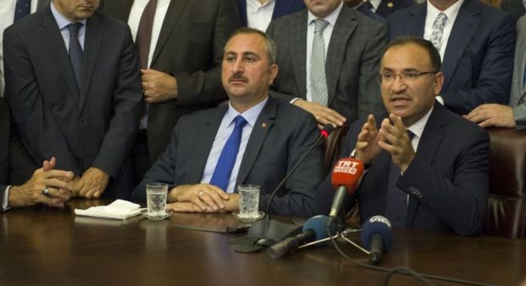 Adalet Bakanı istifa etti! Yerine gelen isim belli oldu!