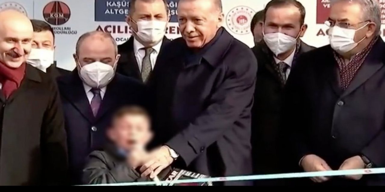 Erdoğan'ın mitinginde çirkin görüntüler! Çocuk ‘Hain Kılıçdaroğlu’ dedi, Erdoğan güldü