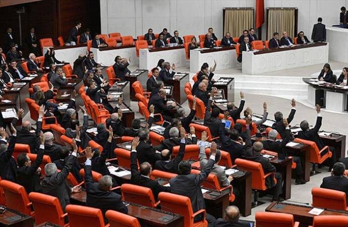 Tezkereler Meclis’te kabul edildi