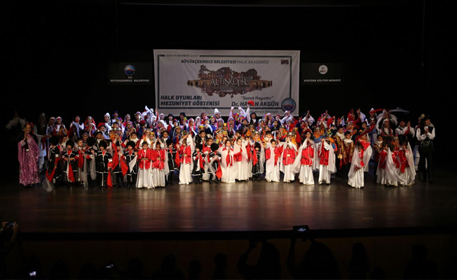Altınköprü Halk Dansları Topluluğu performansıyla büyüledi