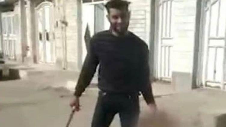 Bu nasıl bir vahşet... Eşinin kafasını kesti!