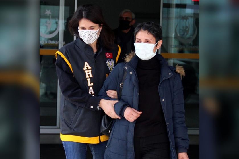 Gazeteci Hülya Kılınç'a 'ahlak polisi' eşlik etti!