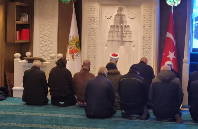 Bunu da gördük! Bu camide namaz sadece 3 vakit