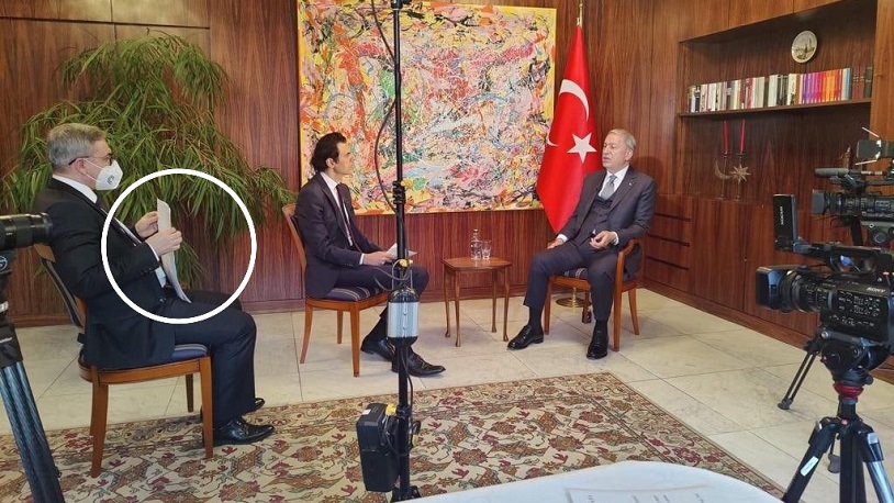 Hulusi Akar'a 'yerli ve milli, canlı promter'