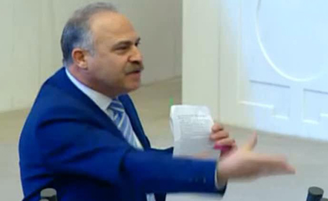 CHP'li vekil AKP'li vekillere belgeyi gösterdi: Bu belgeye göre hepiniz FETÖ'cüsünüz