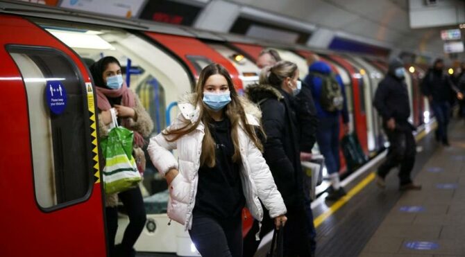 Londra'da toplu taşımada maske zorunluluğu kaldırıldı