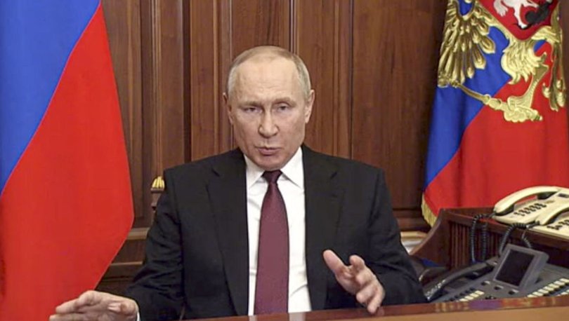 Putin'in aynı takım elbiseyle açıklama yapması kafaları karıştırdı