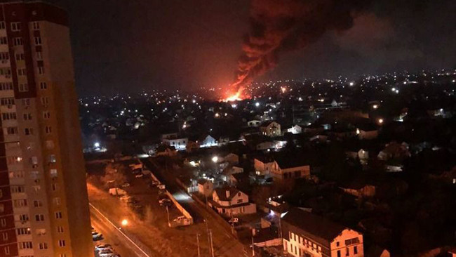 Kiev'de konutların üstüne roket düştü: Yaralılar var