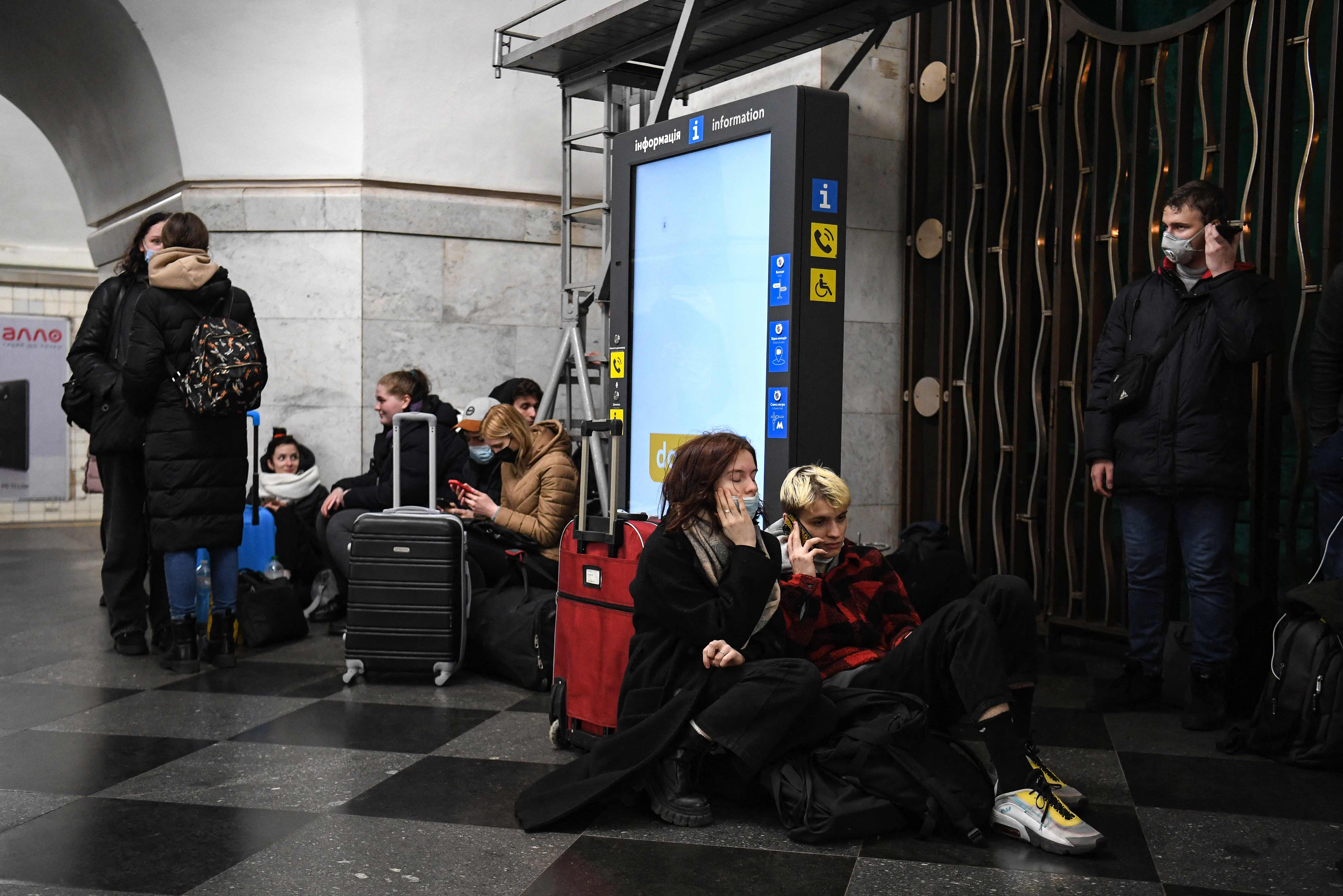 Ukrayna'da metro istasyonları sığınak haline geldi