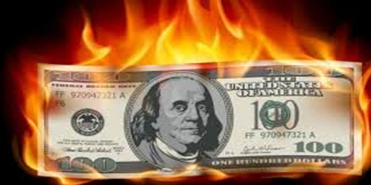Ünlü ekonomistten korkutan uyarı: Hazır olun, dolar oyunu çöküyor!