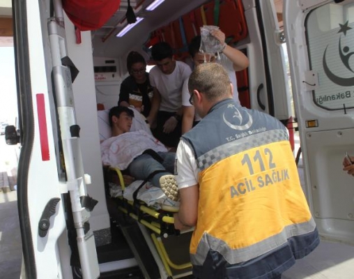 Ortaokul öğrencilerin bıçaklı kavgası kanlı bitti