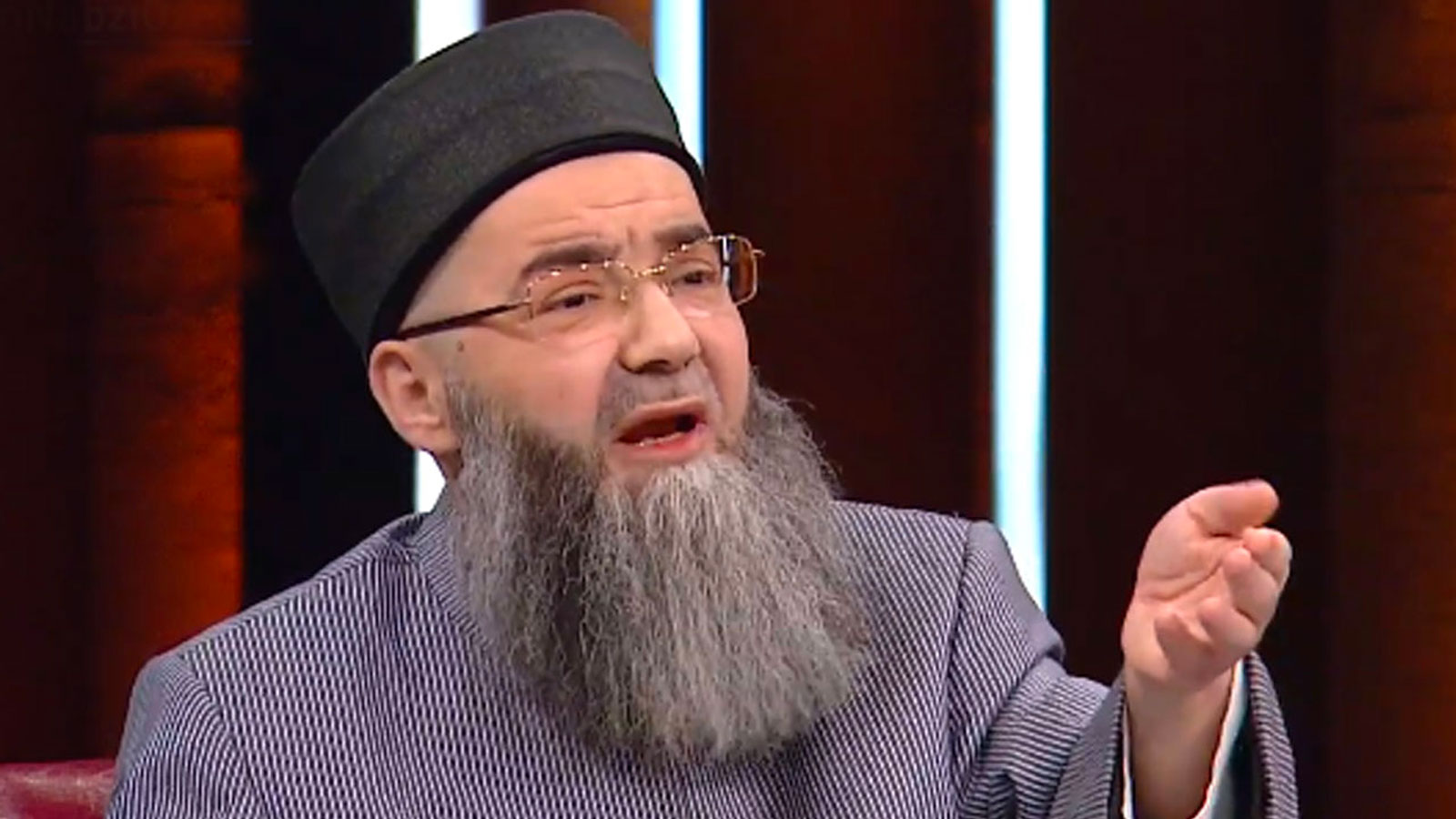 Cübbeli Ahmet: Kafalarımıza taş yağmadığı için şükredelim