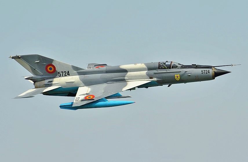 Romanya'ya ait MIG-21 savaş uçağı kayboldu! Aramaya çıkan helikopter düştü: 5 kişi öldü