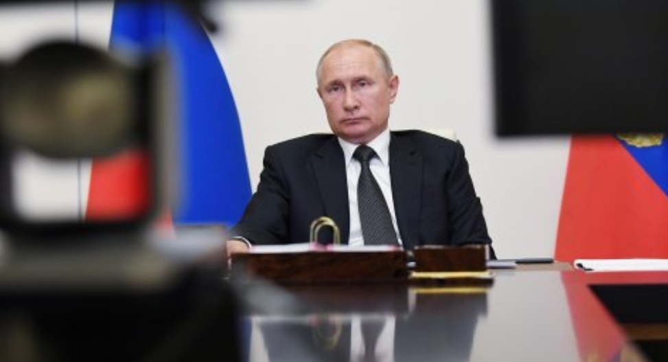 İngiliz basını Putin'in yüzündeki soğuk ifadenin nedenini yazdı: Ölümcül bağırsak kanserine mi yakalandı?