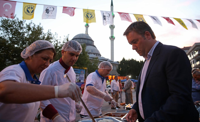 İftar sofralarında 16 bin Bucalı ağırlanacak