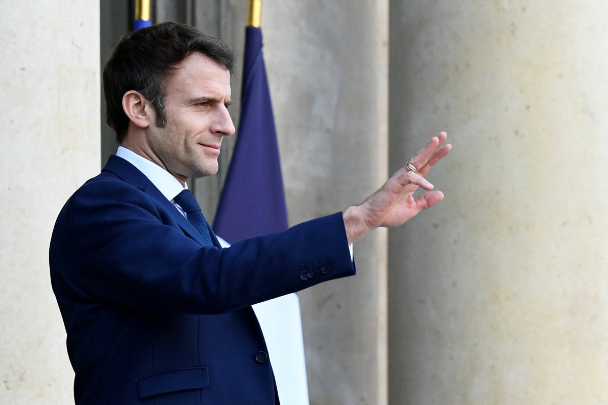 Fransa'da ''Macron'' skandalı: Meğer sorular seçmene önceden dağıtılmış!