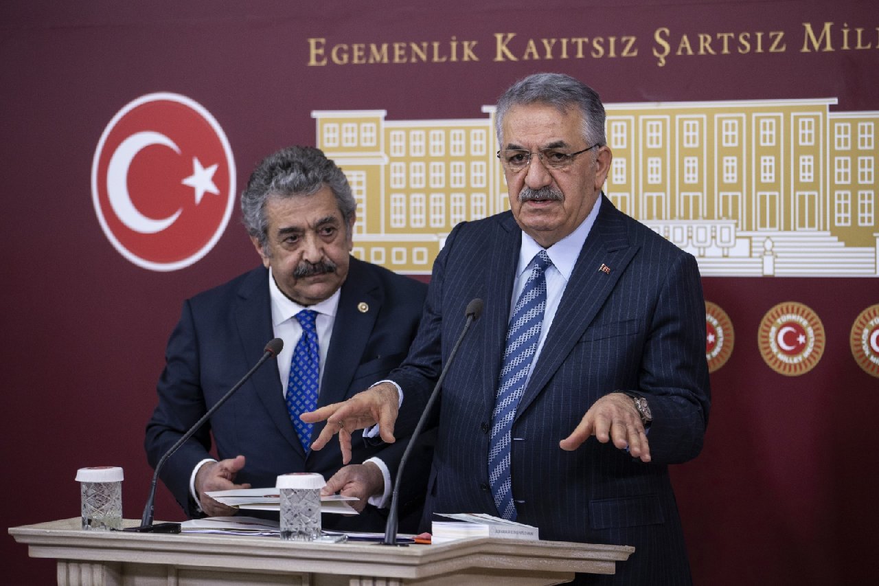 AKP'li Yazıcı'dan seçim kanunu teklifi açıklaması: 'Erken seçim tartışmasını bitirdi'