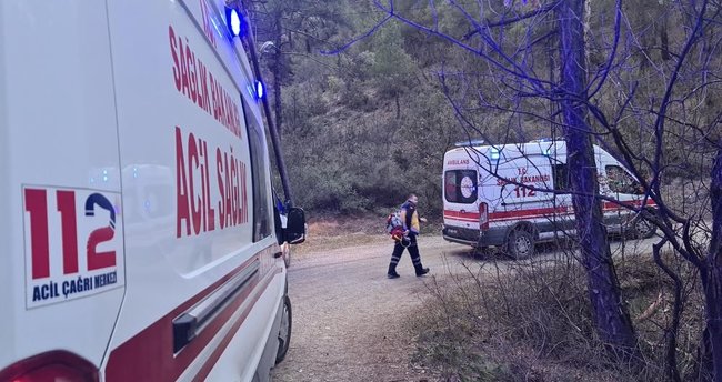 İki liseli arkadaşlarına konum atıp kendilerini ağaca astı