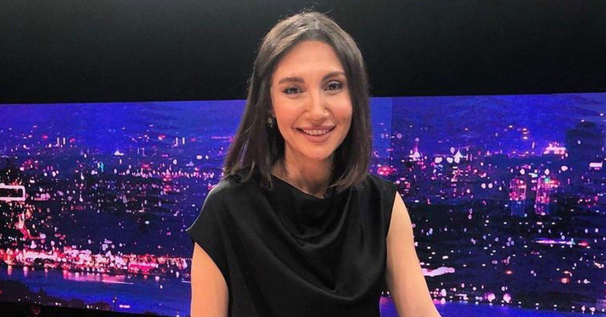 Canlı yayında sunucunun mikrofonu açık kaldı! Tüm özel konuşmaları yayına yansıdı