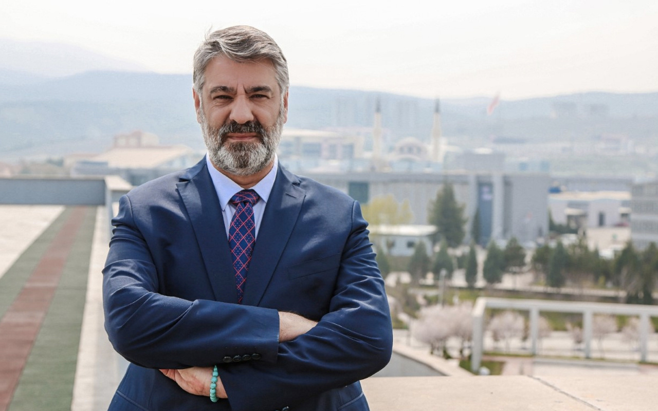 Rektör, başka bir rektörün eşini işe aldı!