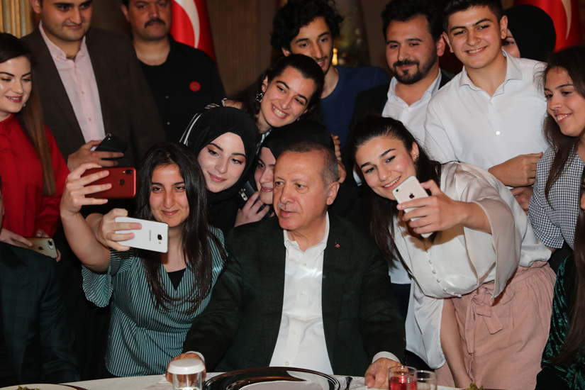 İktidar Z kuşağından korkuyor! Erdoğan'ın Z kuşağına oy kullandırmama planı ortaya çıktı