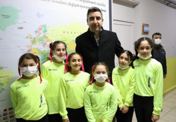 Kartal Belediye Başkanı Yüksel, çocukların nevruz çoşkusuna ortak oldu