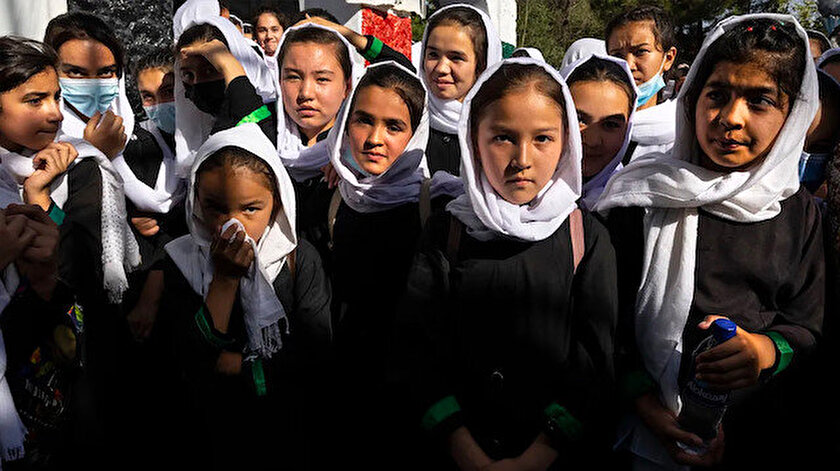 Taliban'dan kız öğrencilere okul yasağı! Gerekçe: Okullarda yer yok...