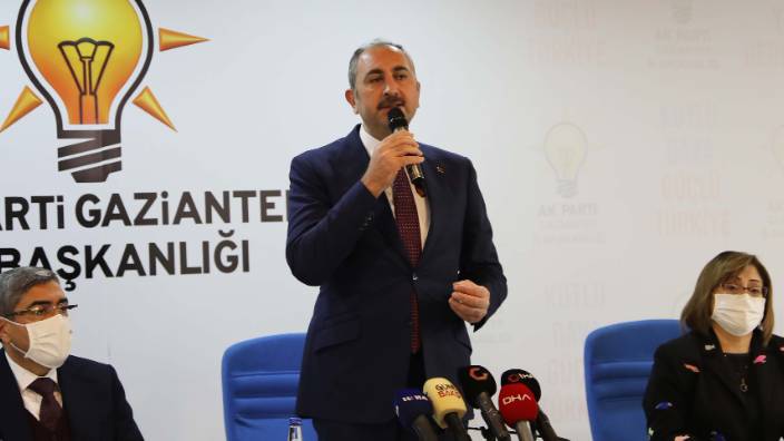 Eski Adalet Bakanı Abdulhamit Gül haftalar sonra siyasete geri döndü