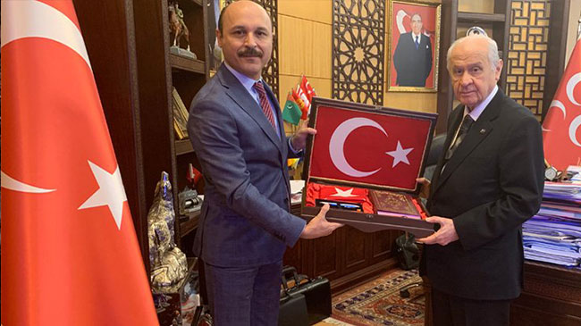 Bahçeli'ye yakın isim Hazine Bakanı Nureddin Nebati'yi hedef aldı. Muslukları açmasının zamanı geldi