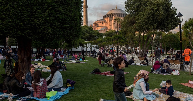 Sultanahmet'te ilk iftar