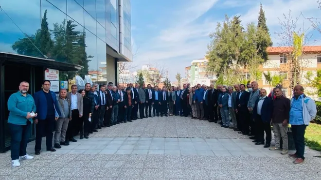 AKP'den başkan adayı olmuştu, beraberindeki 100 kişi ile İYİ Parti'ye katıldı