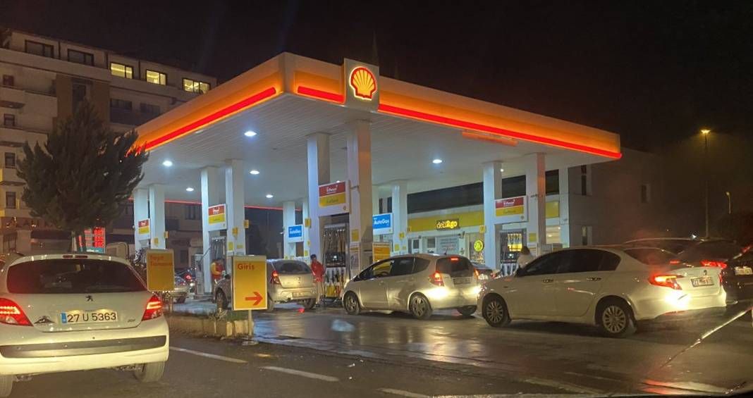 Akaryakıt fiyatında gece yarısı operasyonu