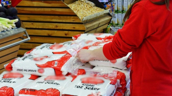 5 kiloluk şekerleri marketlerden toplayıp piyasaya daha pahalı sattılar
