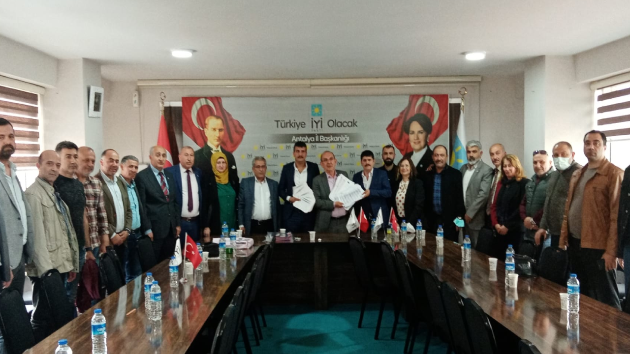412 kişi AKP'den istifa edip İYİ Parti'ye geçti