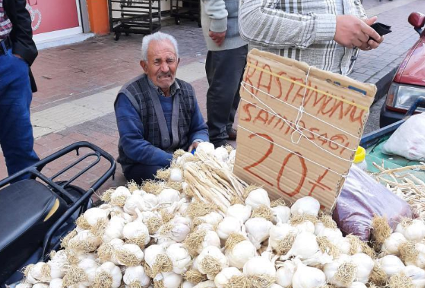 Bu işin terazisi kaydı! Ekmeği için bu yaşta çalışıyor… Osmaniye'de Ali amca hikayesi...