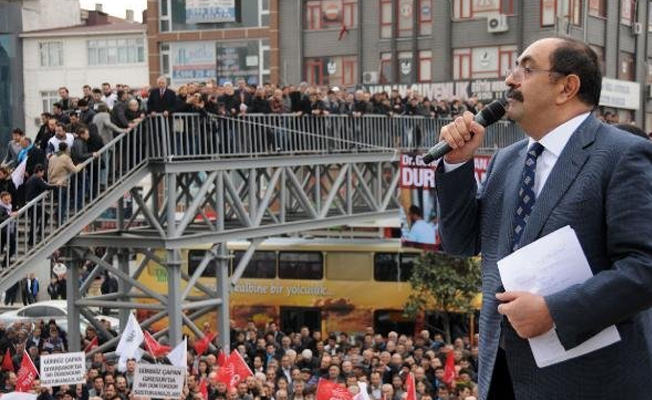 'Deniz Baykal siyaseti bıraksın'