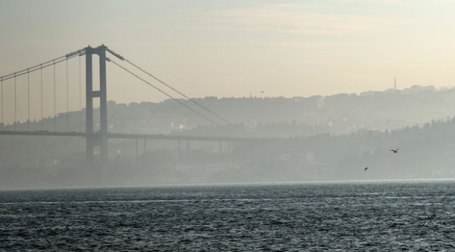 İstanbul Boğazı'nda gemi trafiği askıya alındı