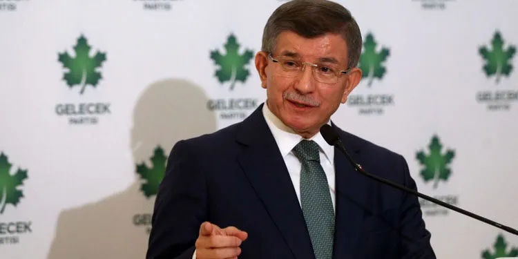 Davutoğlu'nun Üsküdar'daki iftara katılması engellendi: 'Sizin için iyi olmaz' denildi