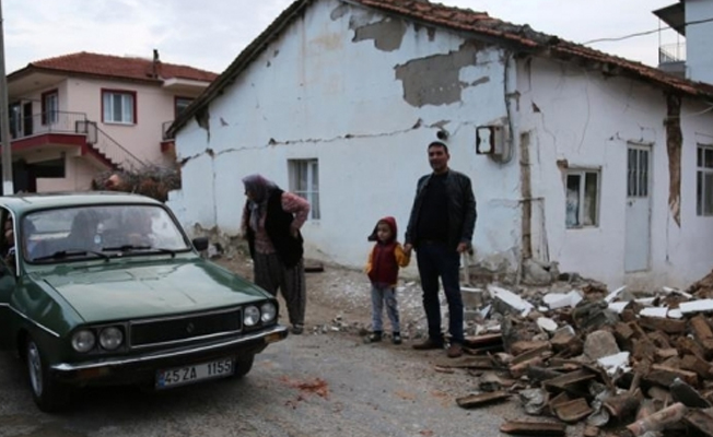 Depremin merkez üssü Tiyenli'de 70 hasarlı ev tespit edildi