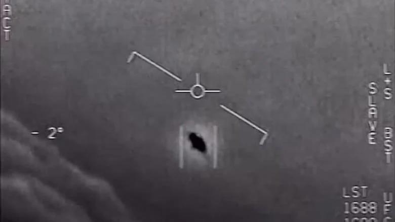 F-18 pilotunun çektiği UFO görüntüleri gündem oldu