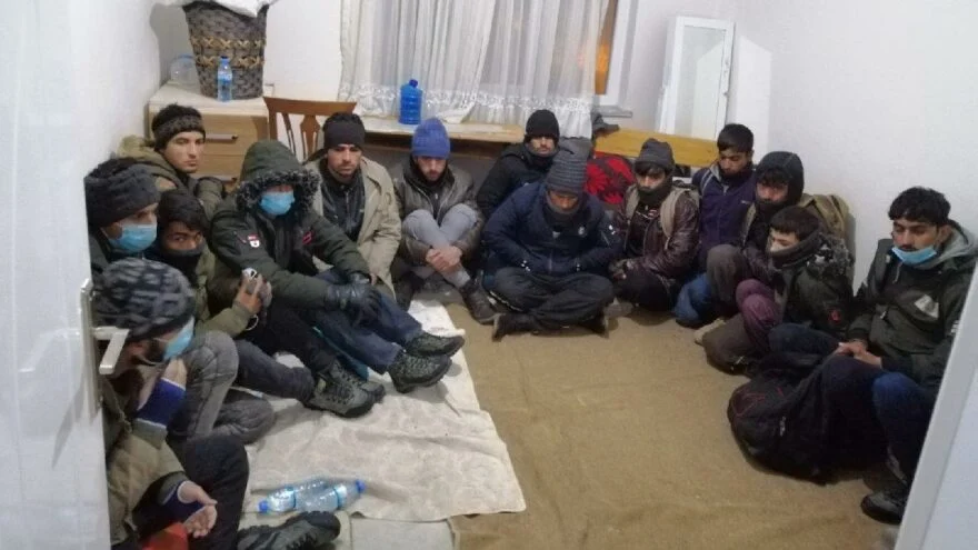 Tek odalı evde 35 Afgan kaçak göçmen yakalandı