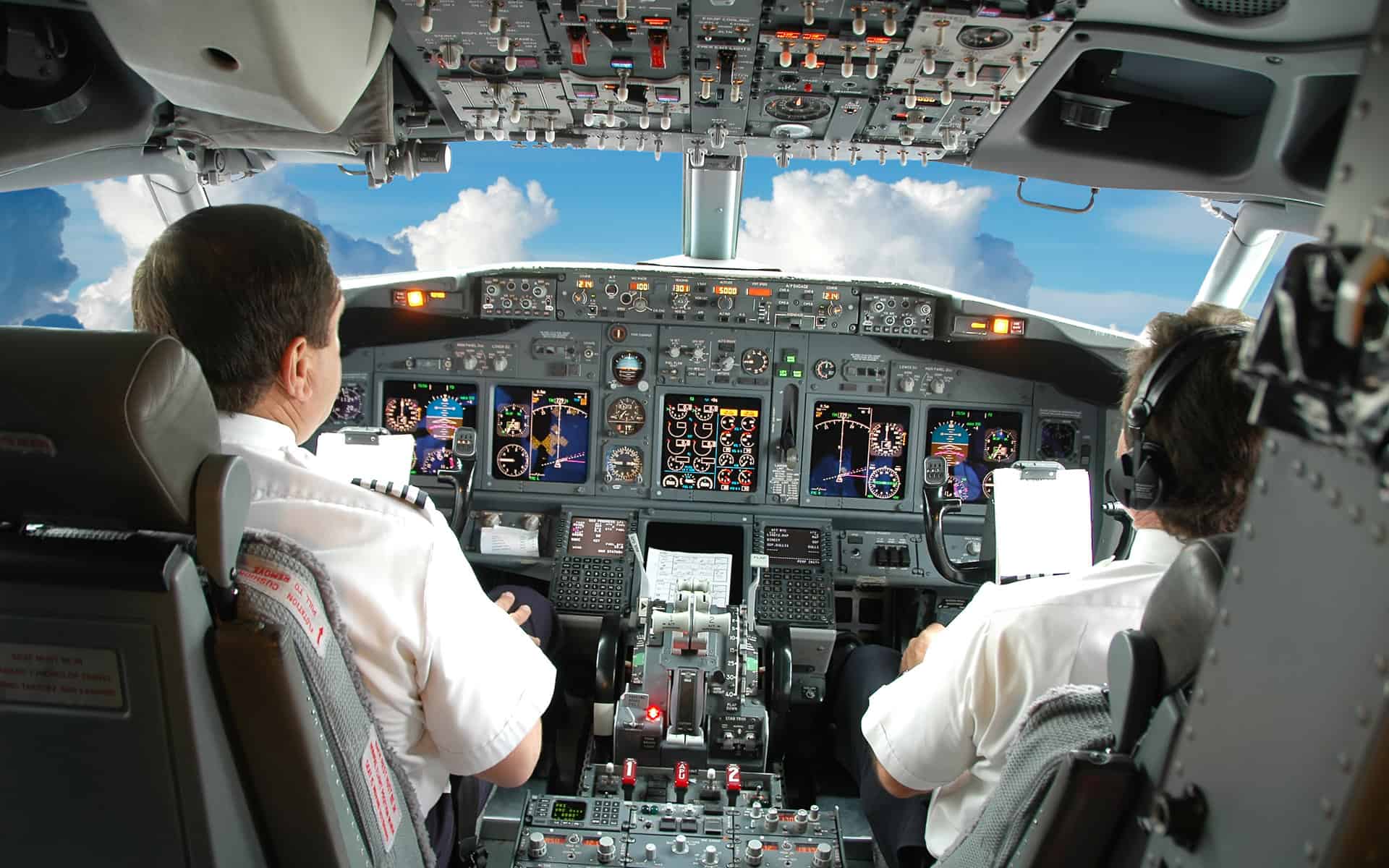 Pilotu kör eden ameliyat: Bir daha uçamayacak...