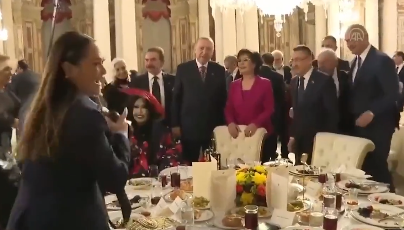Cumhurbaşkanı Erdoğan azarladı: Bülent Ersoy gel diyorsa geleceksin!