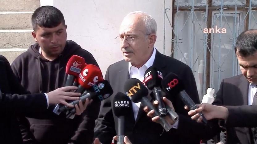 Kılıçdaroğlu elektriği kesilen aileyi ziyaret etti