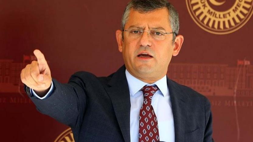 CHP'li Özel'den kendisini hedef alan Alpay Özalan'a: "Sen tek kullanımlık vekilsin"