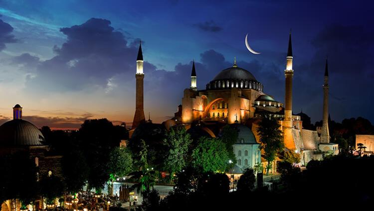 Kadir Gecesi hangi dualar okunmalı? Kadir Gecesi okunacak sureler hangileri? Kadir Gecesi dua etmenin sevapları