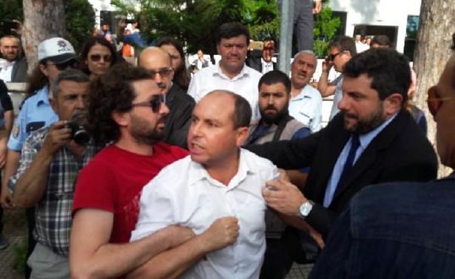 Aladağ'da duruşma bitiminde yanarak can veren öğrencilerin ailelerine yumruklu saldırı