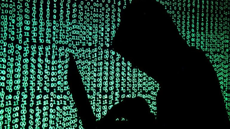 Bilgilerini çaldığı kişilerle WhatsApp grubu kuran hacker, gruba dayısını da ekledi! Nevşin Mengü: 'Memleketin hacker'ı bile gerizekalı